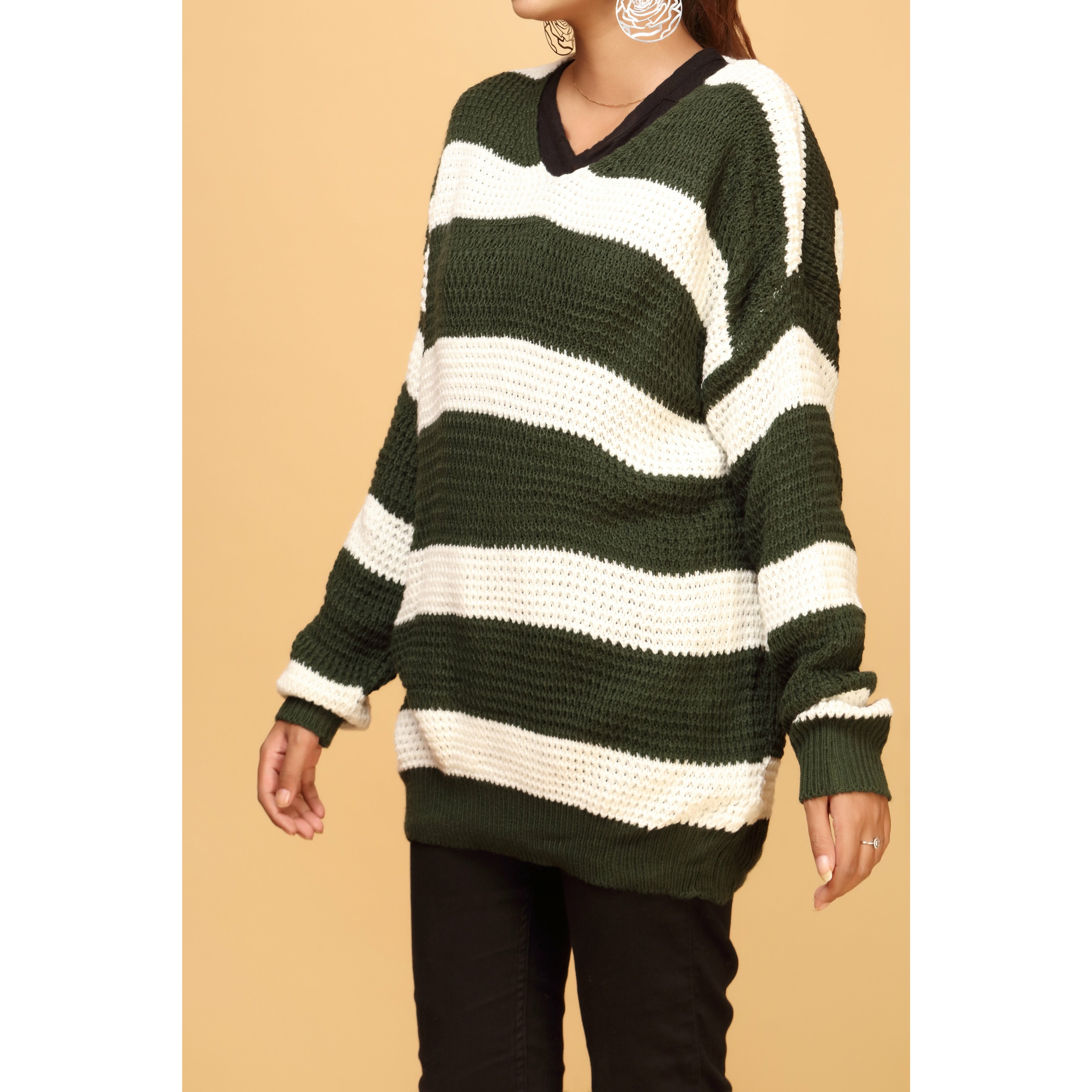 Green Color V-Neck Pullover Sweater PW1910